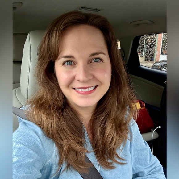 Meet your Posher, Laura - Picture 2 of 2